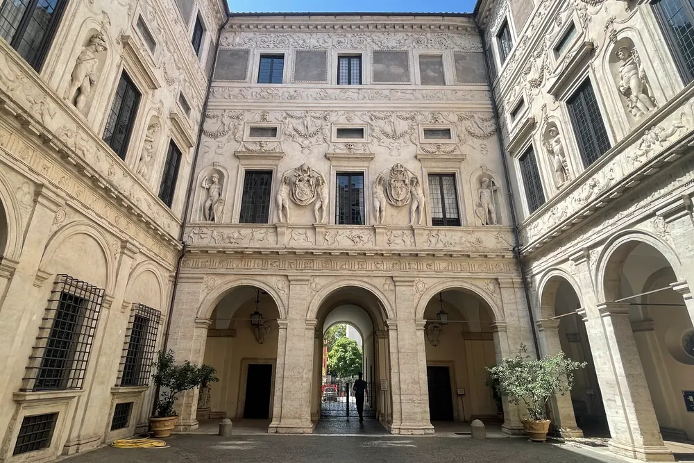 Palazzo Spada a Roma, il cortile monumentale